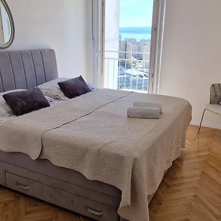 Lauren Apartment *